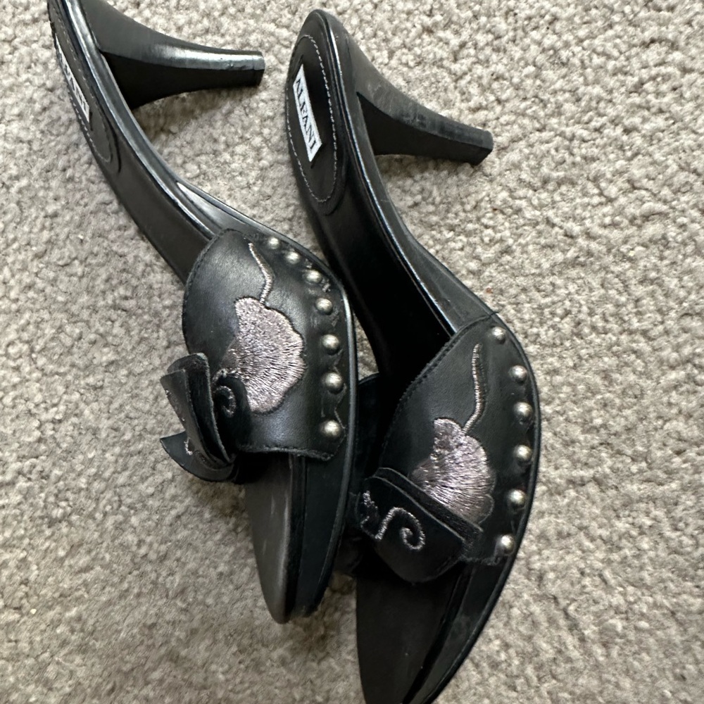 Alfani black mules embroidered 7.5 never worn